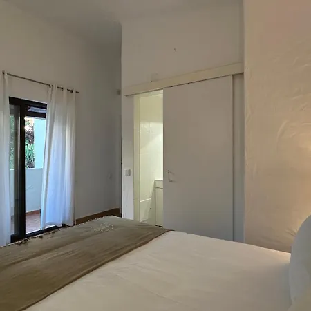 Golfinho - Private Pool - 10 Guests -